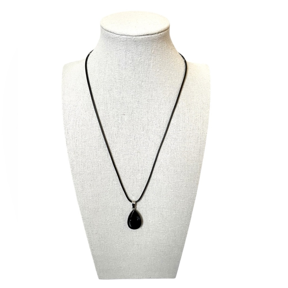 NEW Tear Drop Stone 18 in. Necklace #19